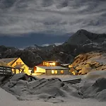 Hotel I Senja