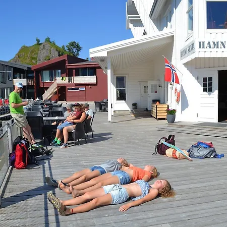 塞尼亚岛港口酒店