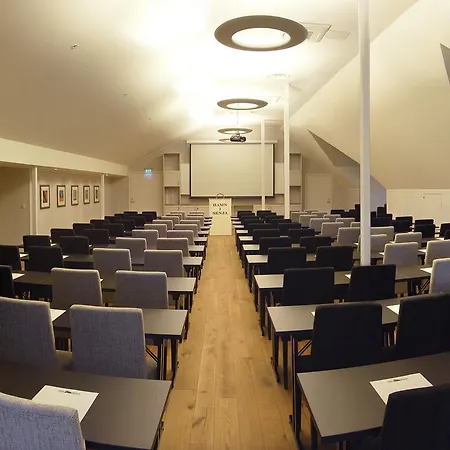 塞尼亚岛港口酒店 4* Hamn