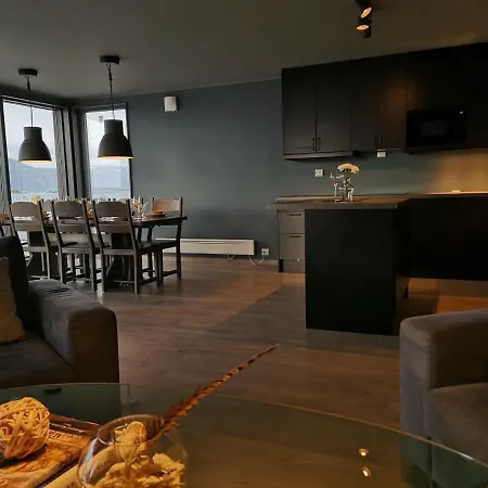 塞尼亚岛港口酒店 Hamn